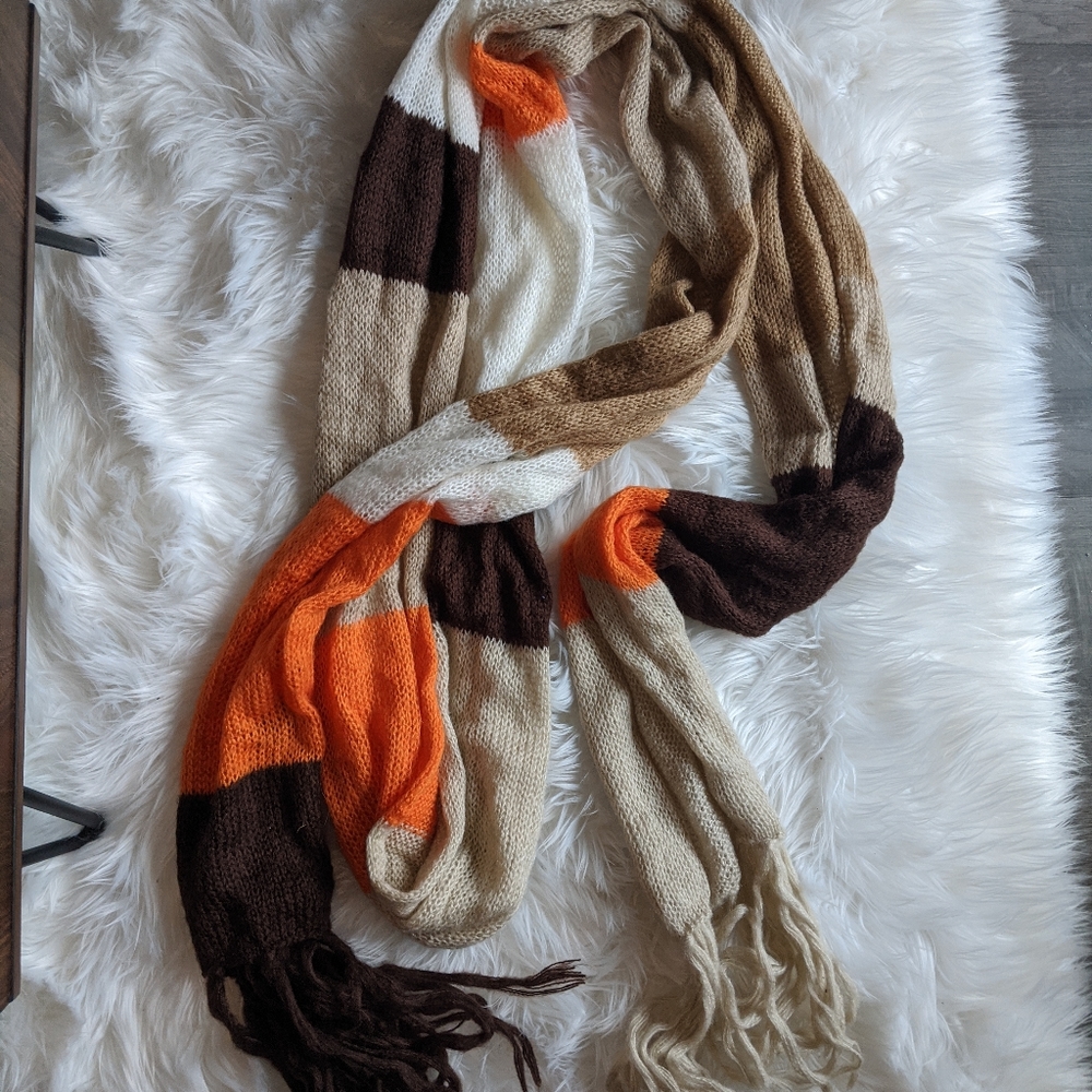 Beautiful fall/winter scarf - Picture 2 of 3